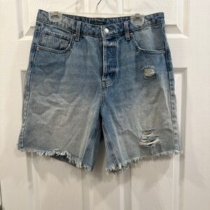Wild fable high rise Bermuda Jean shorts light wash frayed size 12 EUC